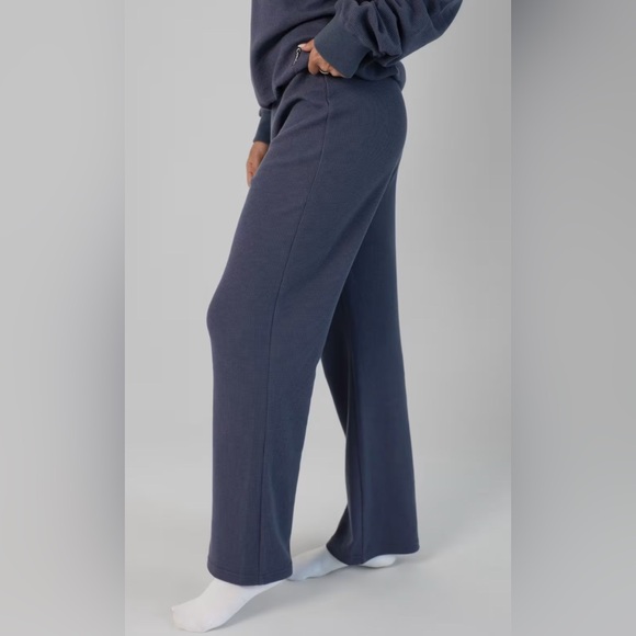 NEW - Comfrt Waffle Lounge Relaxed Sweatpants in Stone Blue Stock photos - Picture 5 of 9